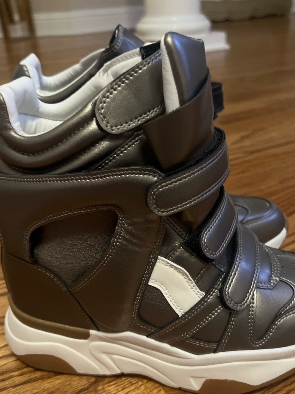 AKIRA Kids High-Top Velcro Sneakers in Brown and White